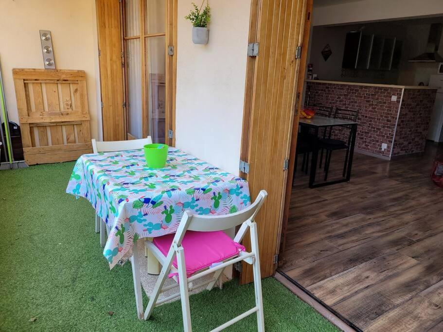 דירות קסיס Au Calme, 200M Du Centre T2 Avec Balcon Et Parking מראה חיצוני תמונה